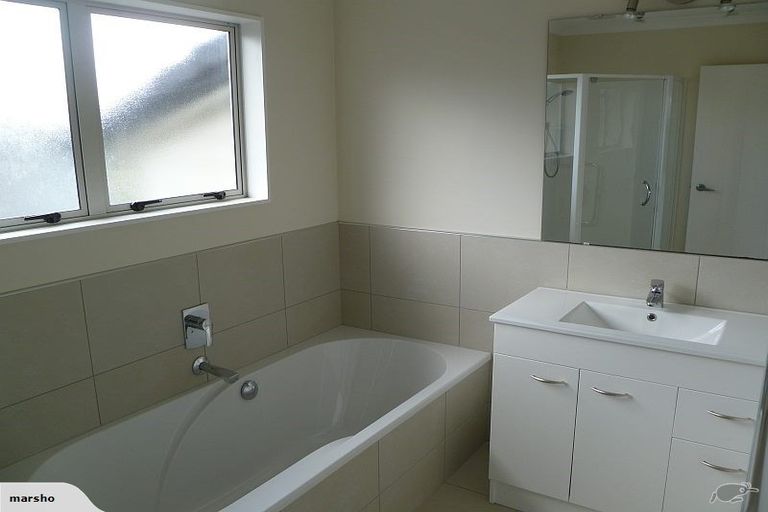 Photo of property in 24 Fairchild Avenue, Goodwood Heights, Auckland, 2105