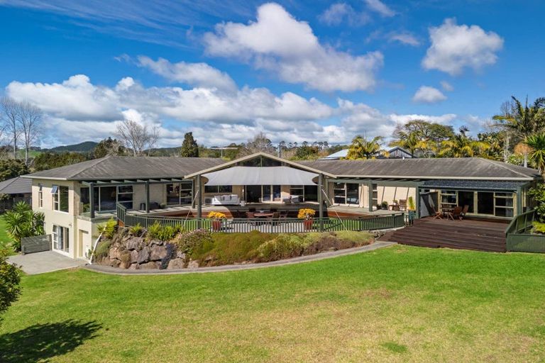Photo of property in 17 Riddell Road, Kerikeri, 0230