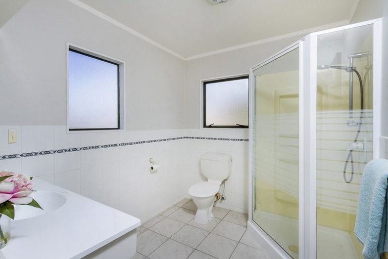 Photo of property in 5 Tornado Place, West Harbour, Auckland, 0618