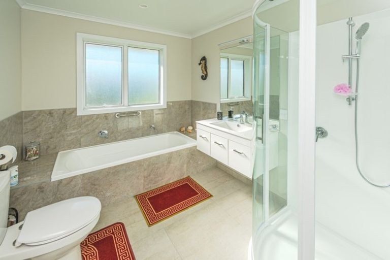 Photo of property in 37 Golf Vue Place, Castlecliff, Whanganui, 4501