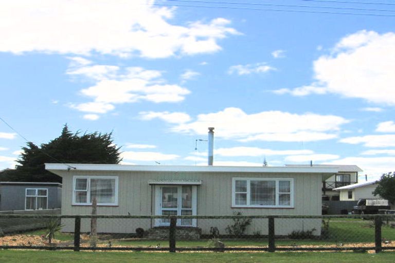 Photo of property in 121 Seabury Avenue, Foxton Beach, Foxton, 4815