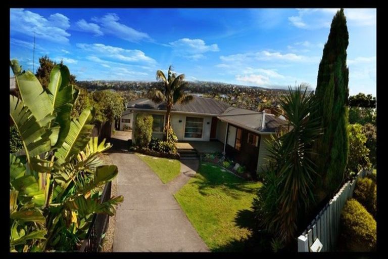 Photo of property in 148 Luckens Road, West Harbour, Auckland, 0618