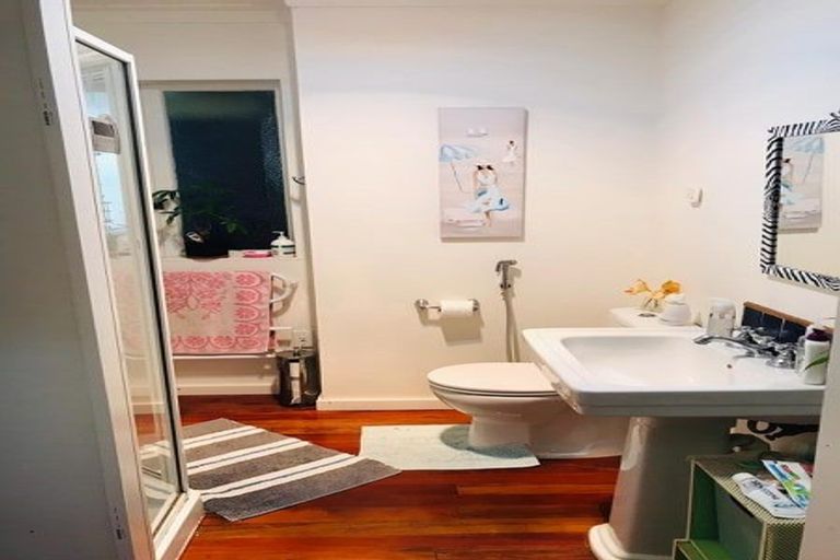 Photo of property in 1/8 Golf Road, New Lynn, Auckland, 0600