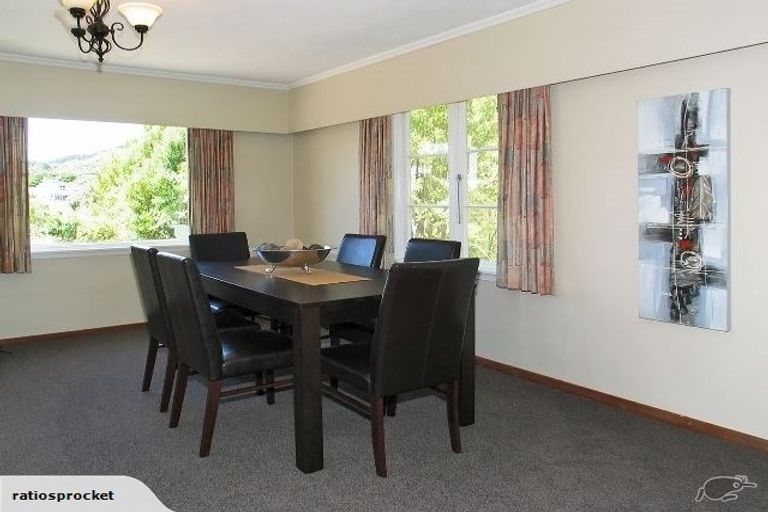 Photo of property in 4 South Street, Tawa, Wellington, 5028