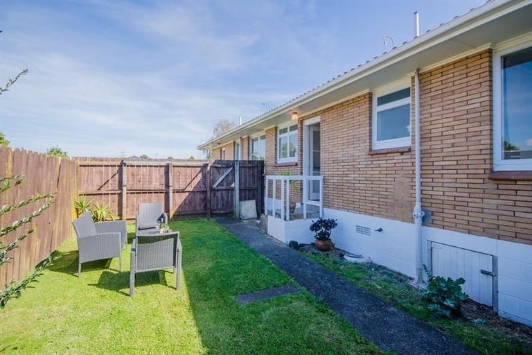 Photo of property in 2/24a Vine Street, Mangere East, Auckland, 2024