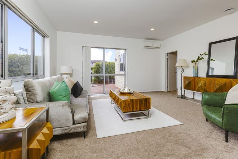 Photo of property in 399 Ormiston Road, Flat Bush, Auckland, 2019