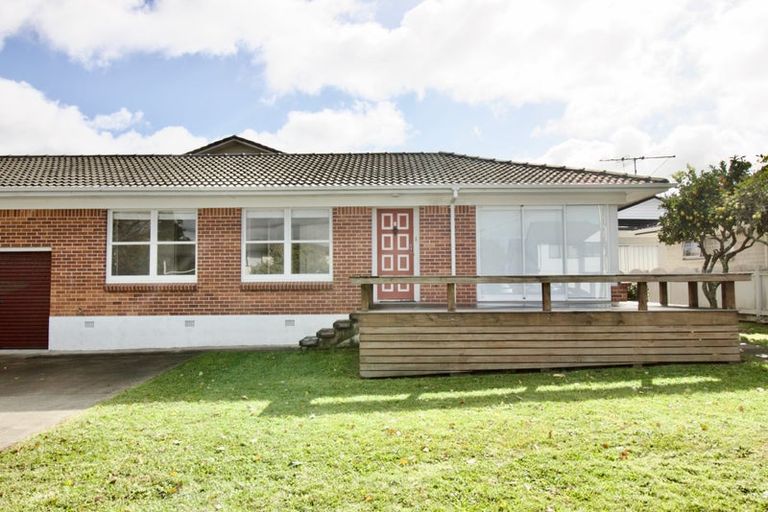 Photo of property in 3b Lake Pupuke Drive, Takapuna, Auckland, 0622