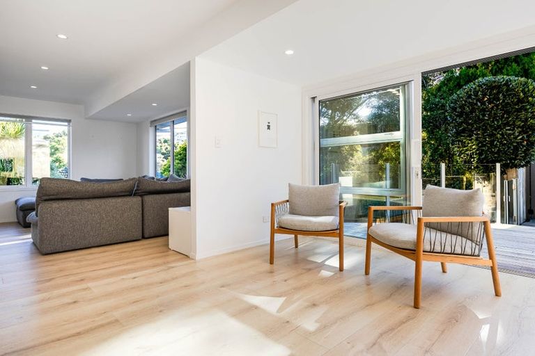 Photo of property in 34 Parr Terrace, Castor Bay, Auckland, 0620