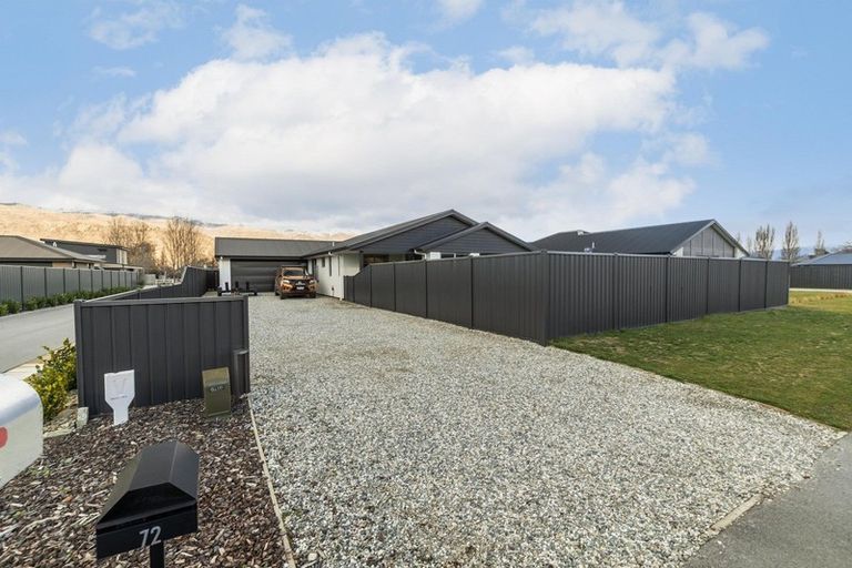 Photo of property in 72 Stratford Drive, Mount Pisa, Cromwell, 9383