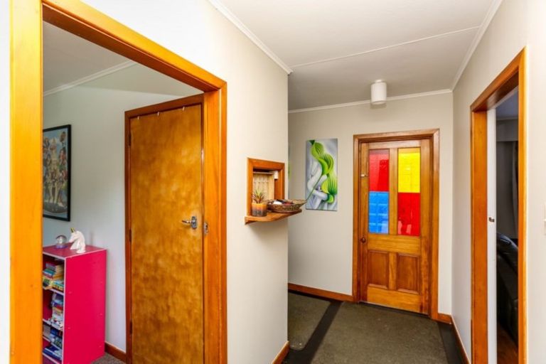 Photo of property in 117 Omata Road, Marfell, New Plymouth, 4310