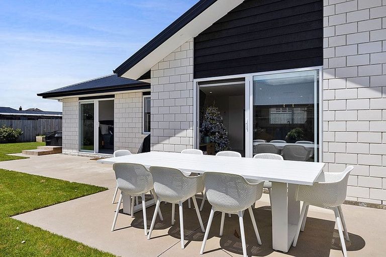 Photo of property in 2 Midsummer Avenue, Stratford, 4332