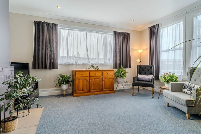 Photo of property in 196 Oxford Street, South Dunedin, Dunedin, 9012