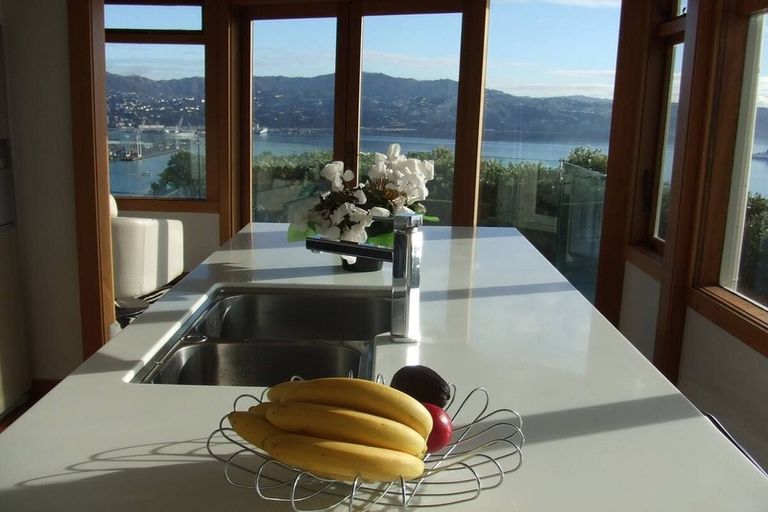 Photo of property in 17 Palliser Road, Roseneath, Wellington, 6011