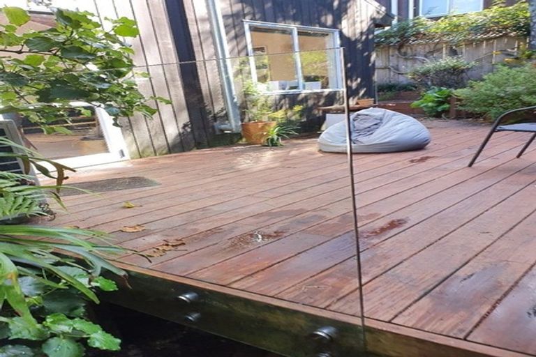 Photo of property in 2/52 Fowler Street, Northcote, Auckland, 0627