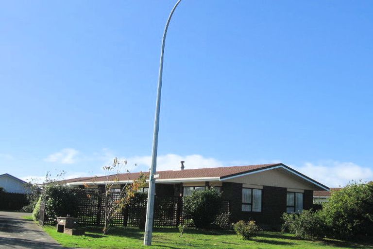 Photo of property in 73 Mazengarb Road, Paraparaumu Beach, Paraparaumu, 5032