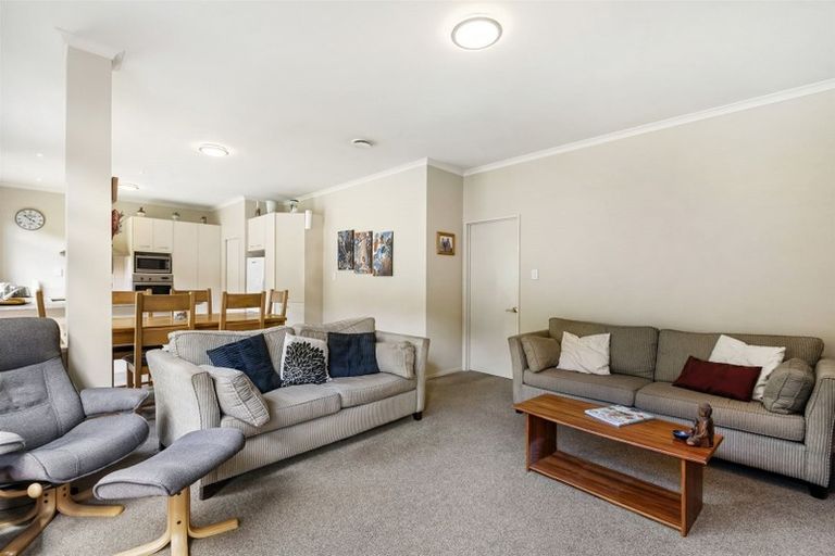 Photo of property in 24 Villanova Place, Albany, Auckland, 0632