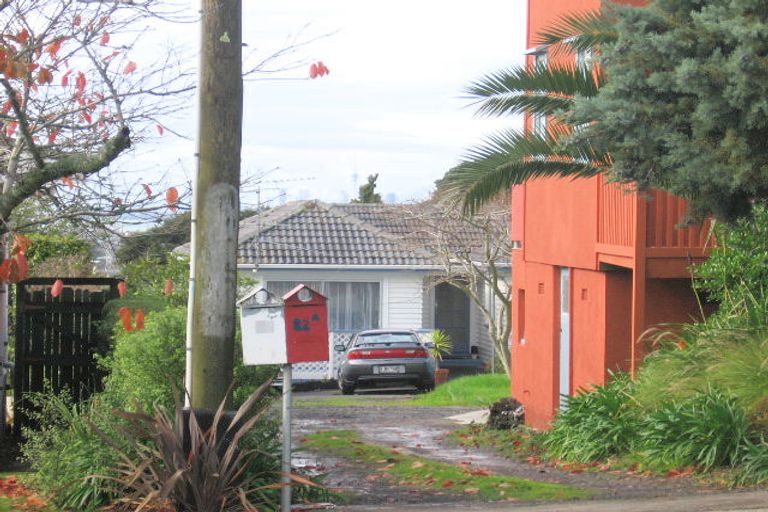 Photo of property in 1/82 Lincoln Park Avenue, Massey, Auckland, 0614