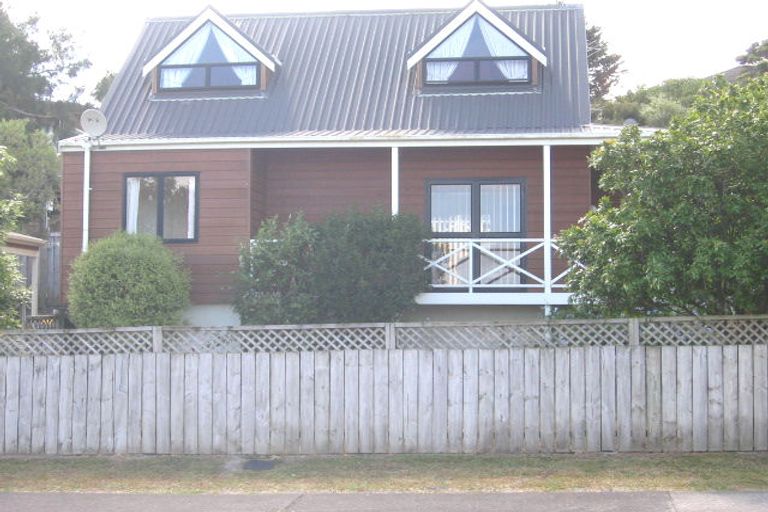 Photo of property in 2/13 Heathglen Place, Bayview, Auckland, 0629