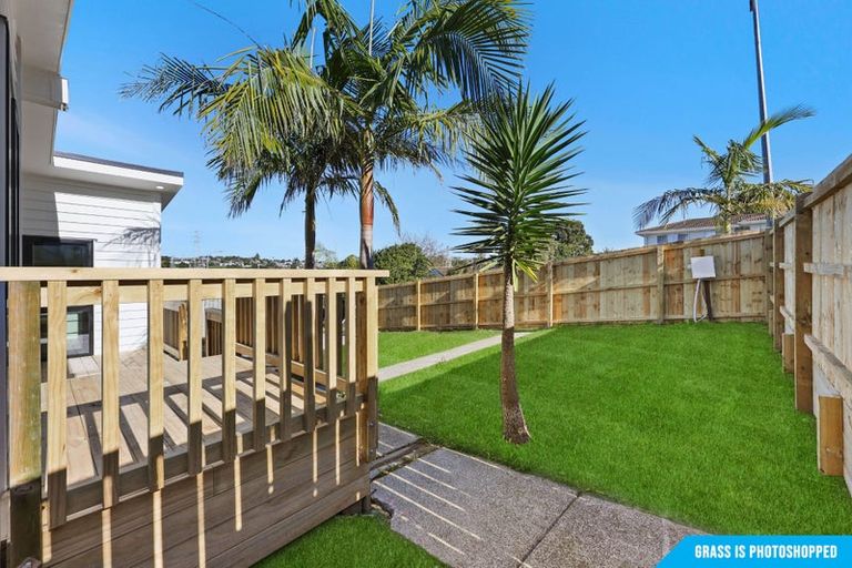Photo of property in 13 Cedar Heights Avenue, Massey, Auckland, 0614