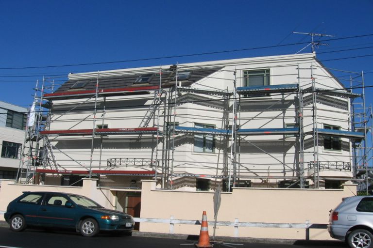 Photo of property in 4/15 Hawker Street, Mount Victoria, Wellington, 6011