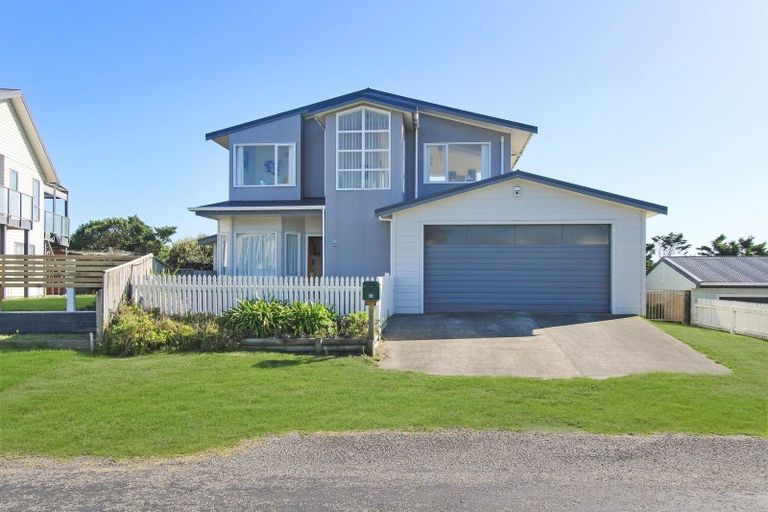 Photo of property in 34 Nelson Street, Foxton Beach, Foxton, 4815