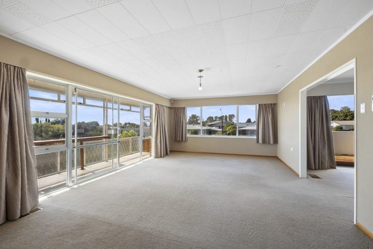 Photo of property in 44 Nevada Drive, Merrilands, New Plymouth, 4312