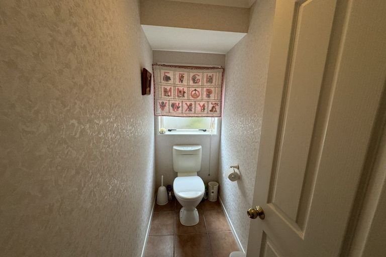 Photo of property in 6 Conacher Close, East Tamaki Heights, Auckland, 2016