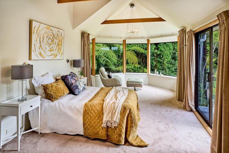 Photo of property in 9 Whiorau Grove, Lowry Bay, Lower Hutt, 5013