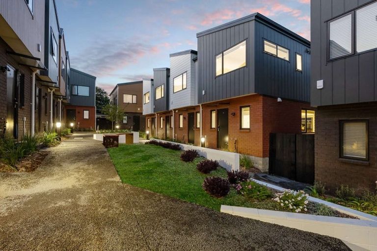 Photo of property in 21 Toanga Place, Mount Wellington, Auckland, 1062