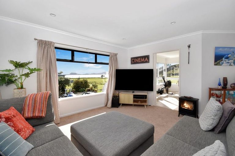 Photo of property in 18 Karaka Road, Kawakawa Bay, Papakura, 2585