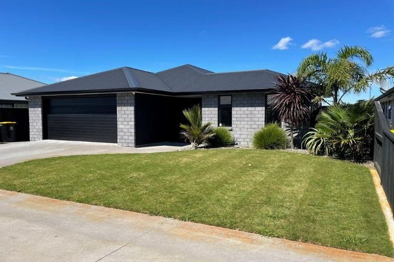 Photo of property in 11 Fuller Street, Papamoa Beach, Papamoa, 3118