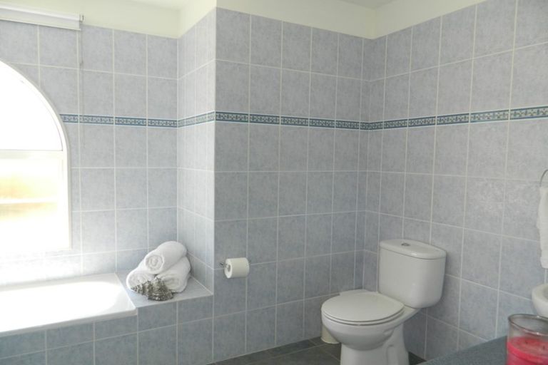 Photo of property in 32 Blue Marlin Drive, Kerikeri, 0230