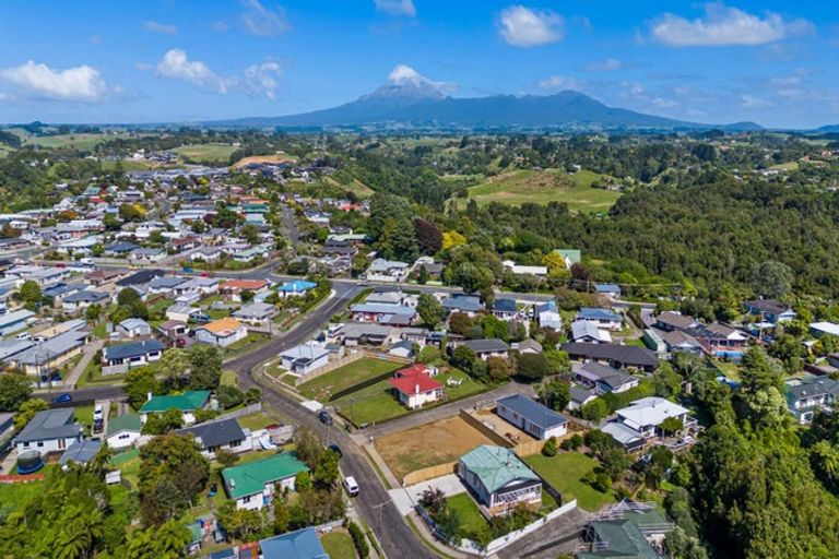 Photo of property in 5 Wheeler Place, Upper Vogeltown, New Plymouth, 4310
