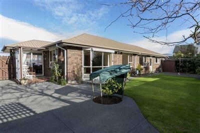 Photo of property in 102 Peverel Street, Riccarton, Christchurch, 8041