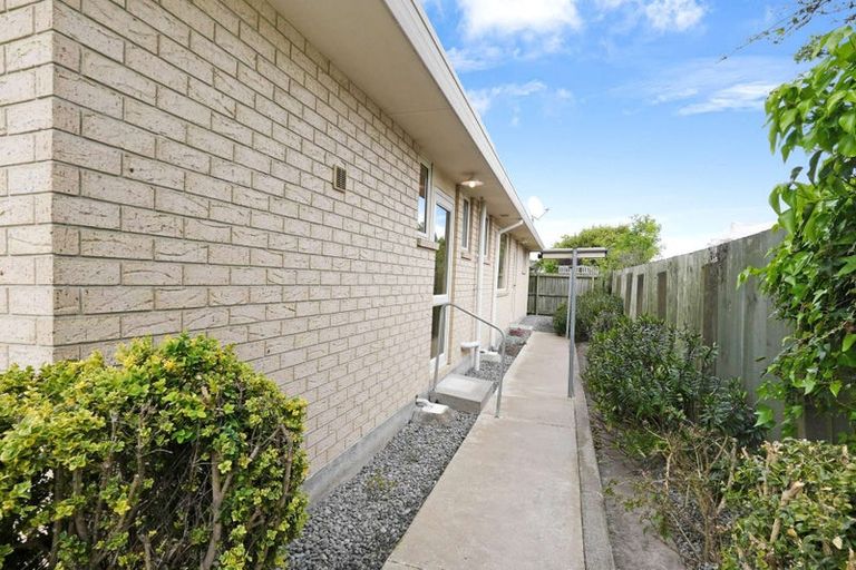 Photo of property in 2/8 Thistledown Place, Woolston, Christchurch, 8062