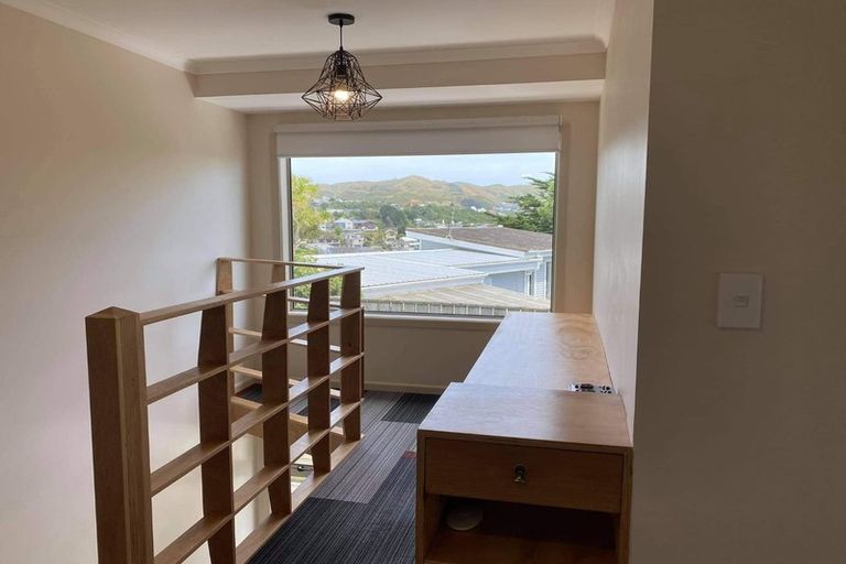 Photo of property in 6 Brydon Way, Paparangi, Wellington, 6037