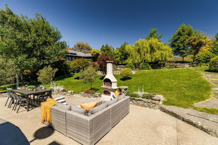 Photo of property in 14 Milward Place, Kelvin Heights, Queenstown, 9300