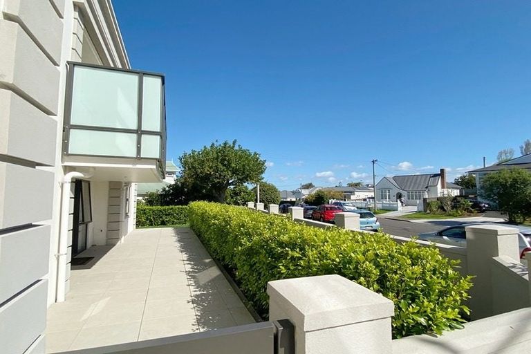Photo of property in 2/8b Rugby Road, Birkenhead, Auckland, 0626
