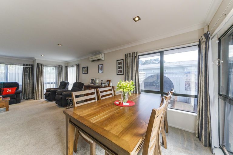 Photo of property in 19 Newcastle Street, Hokowhitu, Palmerston North, 4410