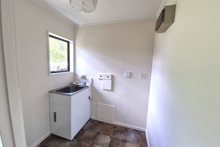 Photo of property in 1/33 Hale Crescent, Bayview, Auckland, 0629