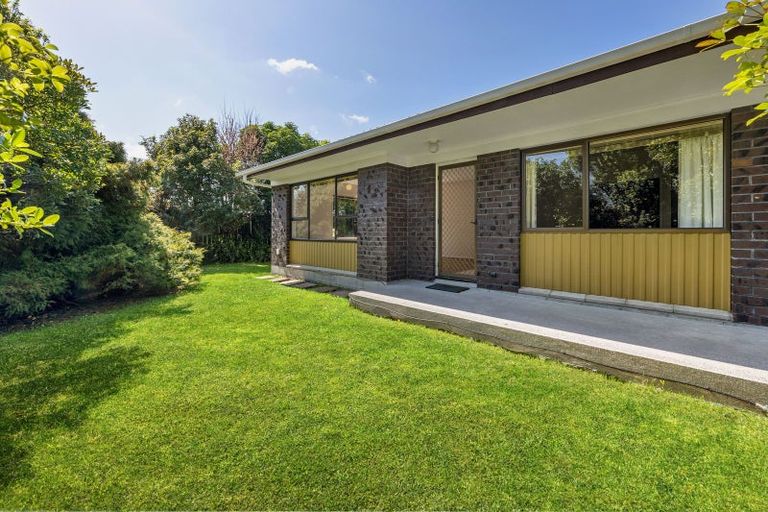 Photo of property in 2/35 Ti Nana Crescent, Henderson, Auckland, 0610
