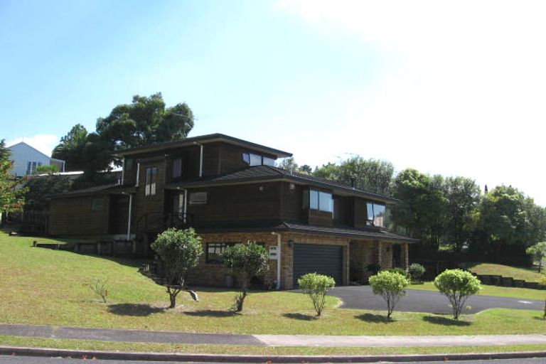 Photo of property in 3 Elmira Place, Browns Bay, Auckland, 0630