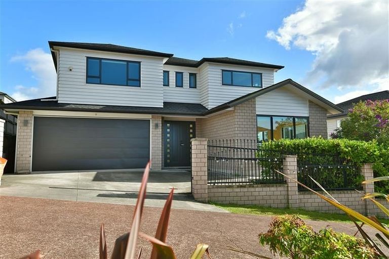 Photo of property in 16 Fernhill Way, Oteha, Auckland, 0632