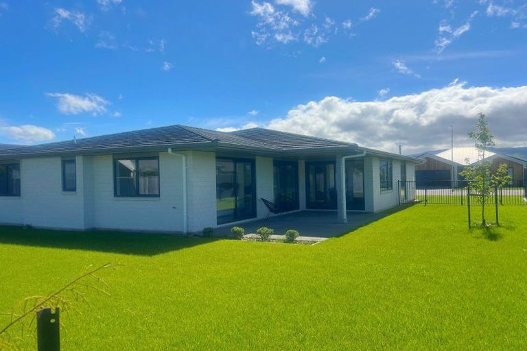 Photo of property in 14 Hereford Drive, Carterton, 5713