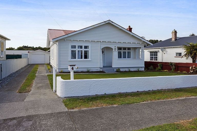 Photo of property in 4 George Street, Hawera, 4610