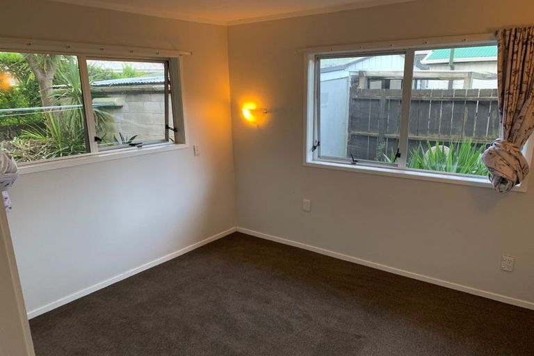 Photo of property in 2/8 Keeling Road, Henderson, Auckland, 0612