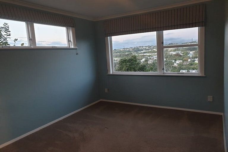 Photo of property in 111 Ruskin Road, Newlands, Wellington, 6037