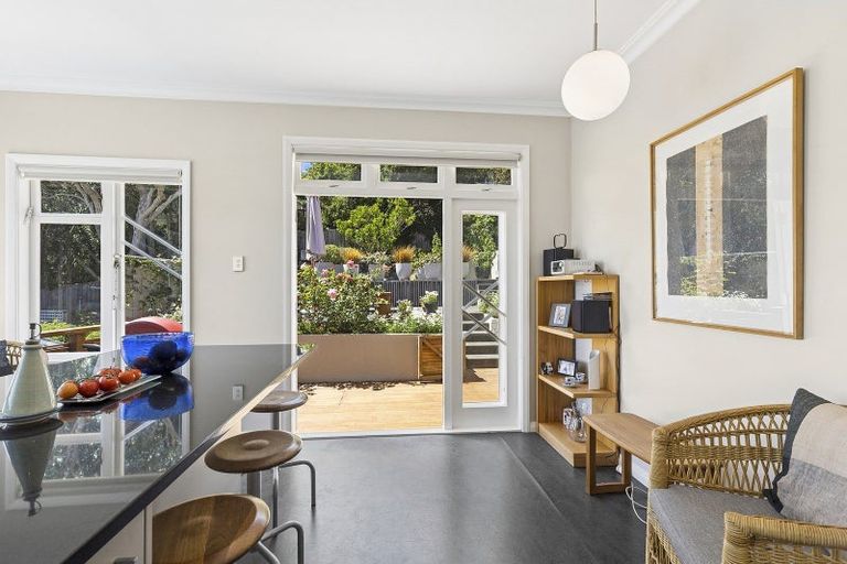 Photo of property in 9 Kellsmere Crescent, Island Bay, Wellington, 6023