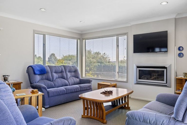 Photo of property in 2/30 Ingle Avenue, Waipahihi, Taupo, 3330