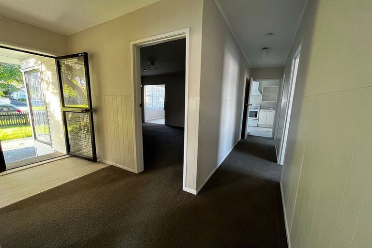 Photo of property in 53 Universal Drive, Henderson, Auckland, 0610